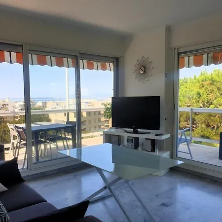 Le Beryt Juan Les Pins 公寓 *
